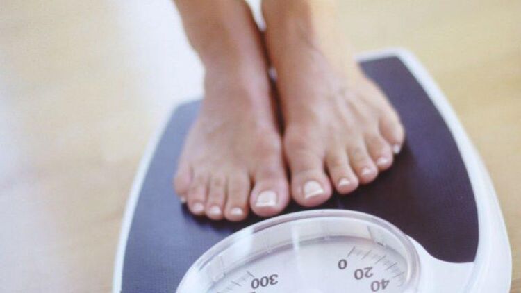 Uważa się, że utrata 1-2 kg miesięcznie jest normalna. 